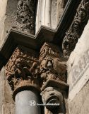 Colonia. St Maria Lyskirchen. Capiteles figurados y vegetales y cabeza monstruosa del lado norte