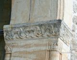 Goslar. Domvorhalle. Cimacio y capiteles vegetalas del lado sur