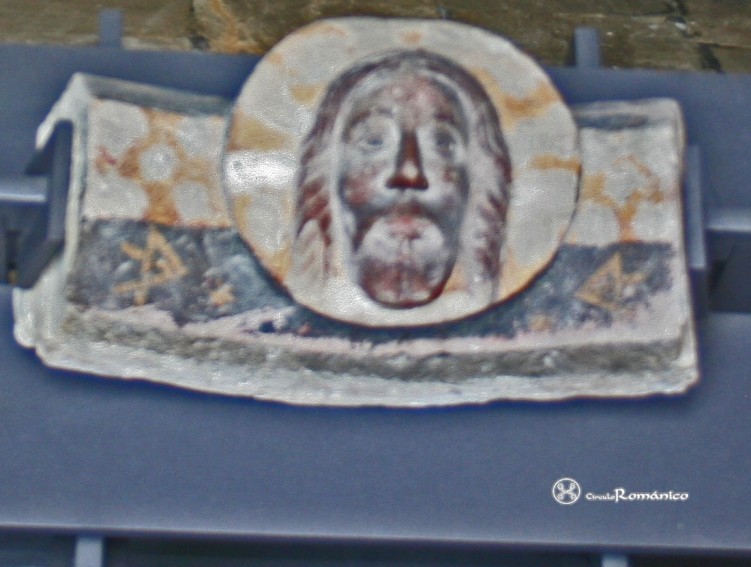 Goslar. Domvorhalle. Pieza en el interior: Cabeza de Cristo con el nimbo crucifero