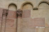 Goslar. Capilla de San Ulrich. Decoración de arcos lombardos y capiteles vegetales esquemáticos