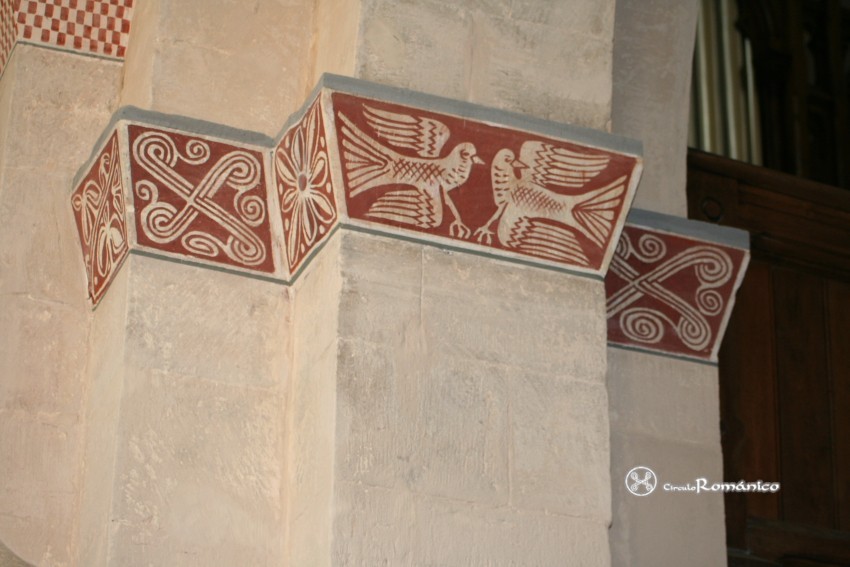 Sangerhausen. St. Ulrich. Imposta con aves de alas desplegadas