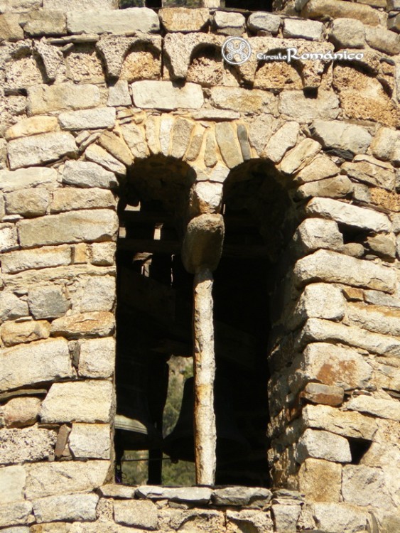 Santa Coloma. Torre, ventana geminada