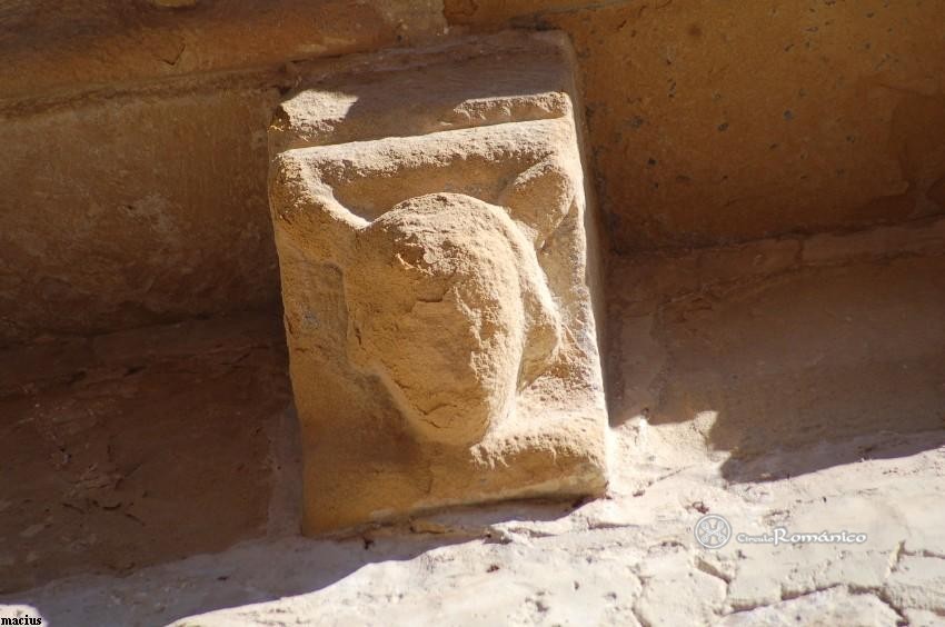 Baeza. Santa Cruz. Canecillo con rostro con cuernos