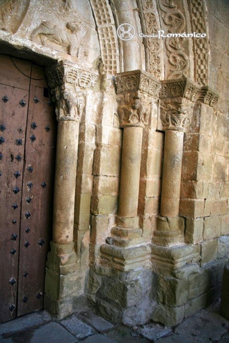 Agüero.San Salvador. Columnas y capiteles oeste