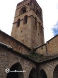 Ainsa. Santa María. Torre campanario desde el claustro