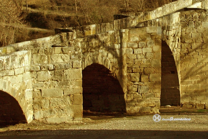 Capella. Puente Románico. Tajamares