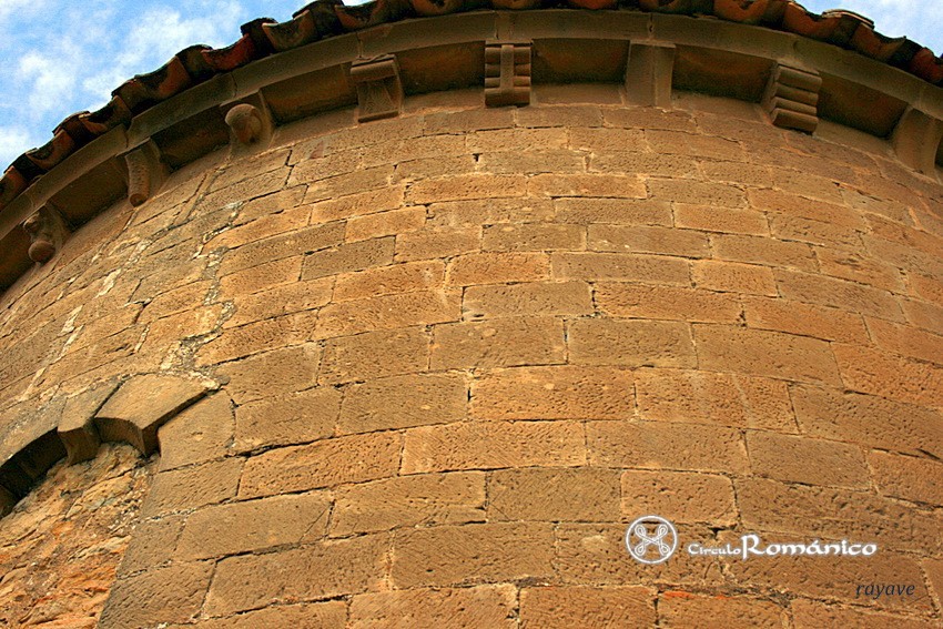 Concilio. Santa María. Canecillos del ábside
