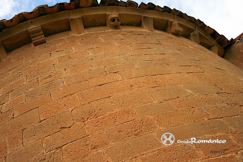 Concilio. Santa María. Canecillos del ábside