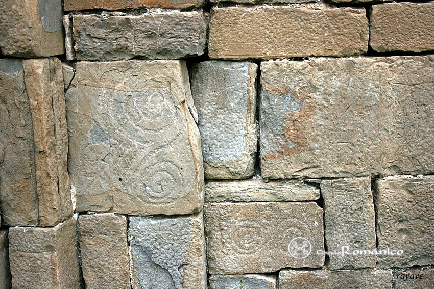 Susín. Santa Eulalia. Sillares con espirales incisas