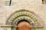 Aramil. San Esteban.Detalle de arquivoltas y cimacios