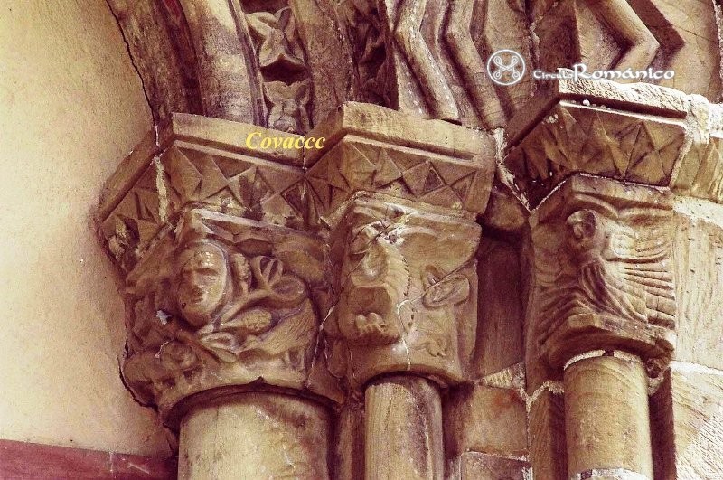 Arrojo. San Pedro.Capiteles del lado derecho