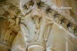 Lloraza, La.Santa Eulalia.Capitel de bestia devorando a hombre