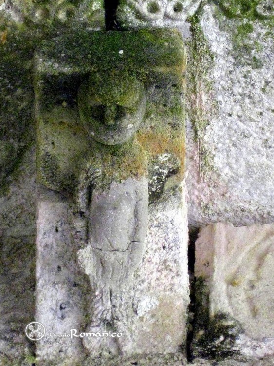 Lloraza, La.Santa Eulalia. Canecillo con hombre