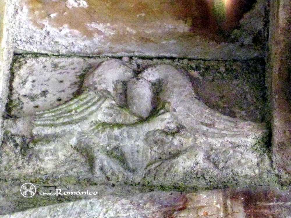 Lloraza, La.Santa Eulalia. Metopa con aves