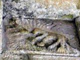 Lloraza, La.Santa Eulalia. Metopa con animales atacandose