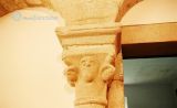 Selorio.Santa Eulalia.Capitel con cabeza humana y bolas