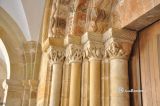 Valdedios. Santa María. Capiteles vegetales y figurados de otra portada