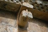Argomilla de Cayon.San Andres.Canecillo con animal bicefalo