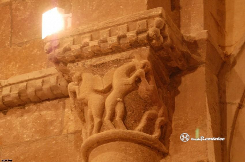 Mata de Hoz. San Juan Bautista. Capitel zoomorfo del arco triunfal