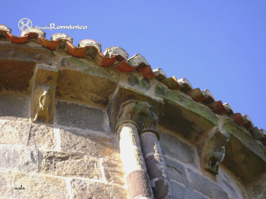 Retortillo.Santa Maria.Canecillos y capitel del abside