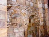 Retortillo.Santa Maria.Arquería ciega del presbiterio (izq)