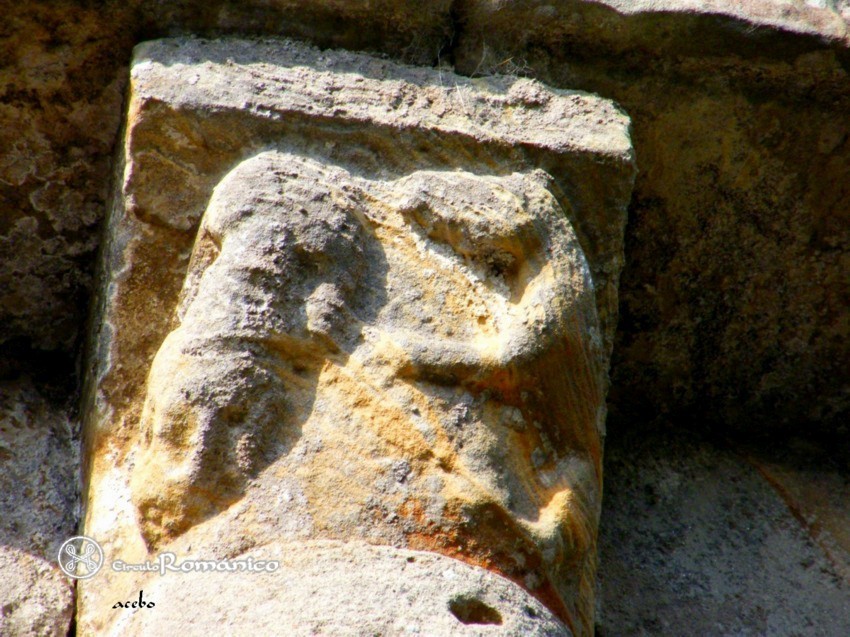 Rioseco.San Andres.Capitel del tejaroz