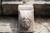 San Vicente de la Barquera.Nuestra Señora de los Angeles.Detalle de canecillo con fiera