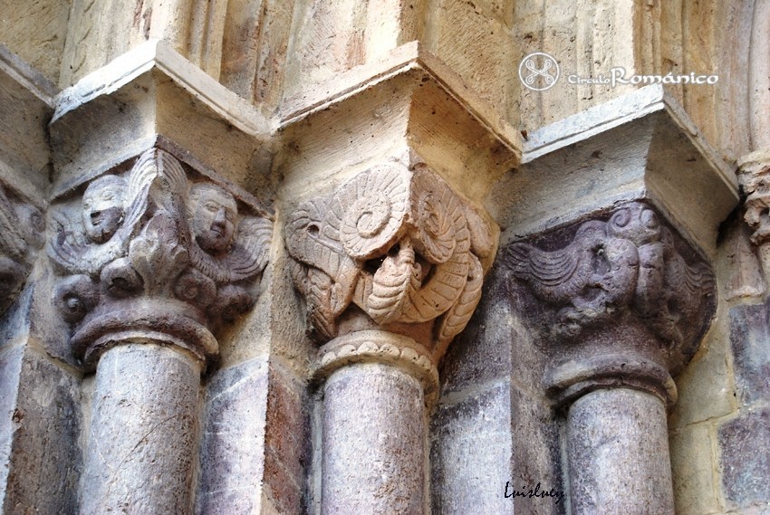 San Vicente de la Barquera.Nuestra Señora de los Angeles.Capiteles del lado izquierdo