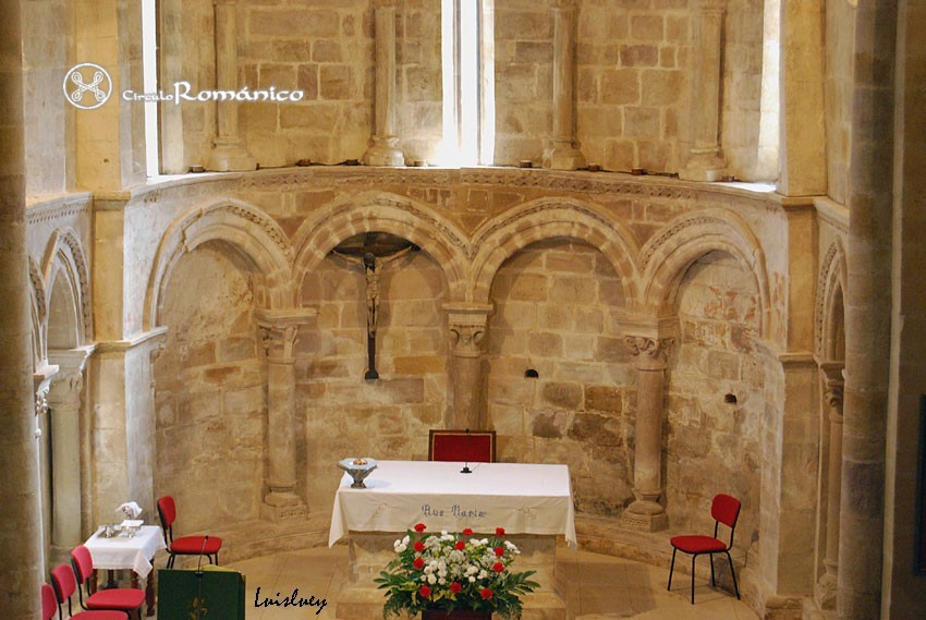 Cayon.La Asuncion.Arquería de la cabecera