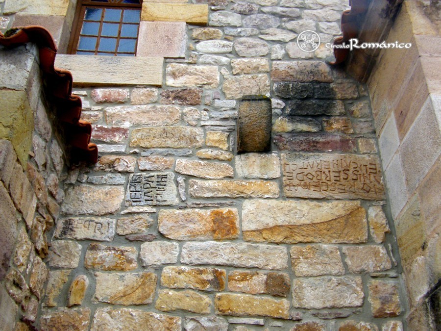 Serna de Iguña, La.La Asunción.Pared con inscripciones