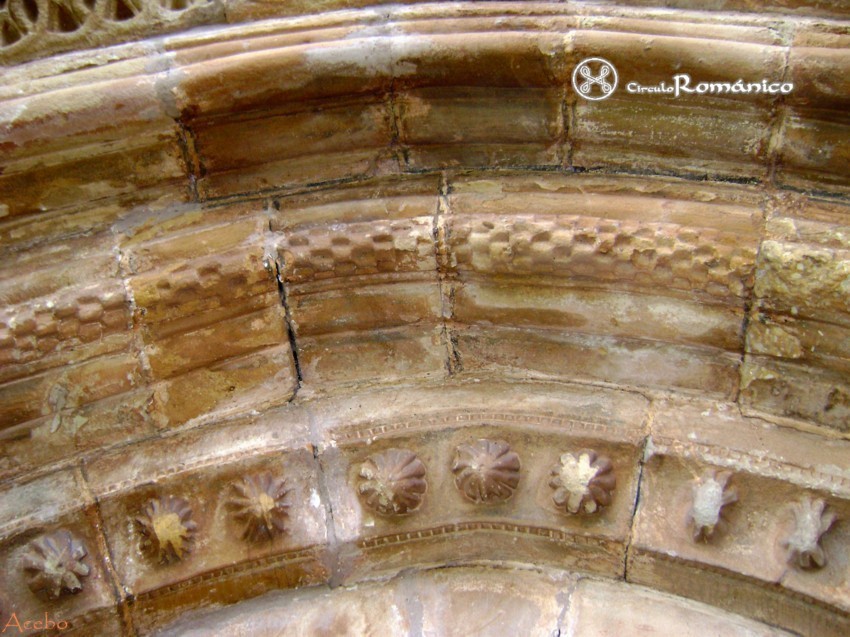 Villacantid.Santa Maria la Mayor.Detalle de las arquivoltas