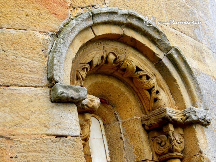 Villasevil. Santa Cecilia. Capiteles, arquivolta y guardalluvias