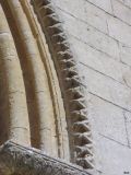 Arcas. Natividad de Nuestra Señora. Guardalluvias de punta de estrella