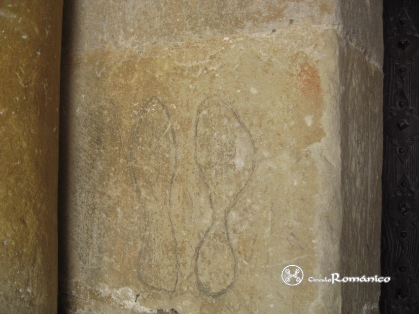 Beleña de Sorbe.San Miguel.Alpargatas en el muro