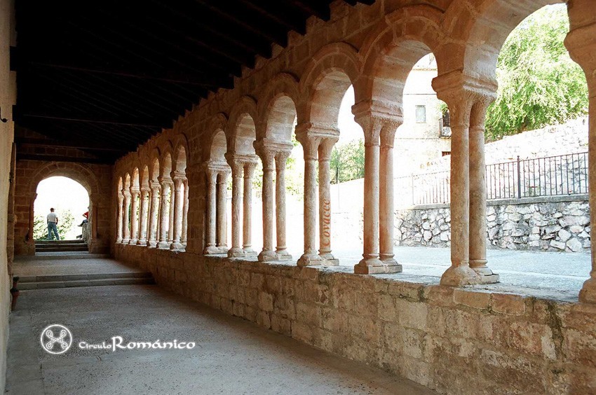Carabias. San Salvador.Interior de la galeria 