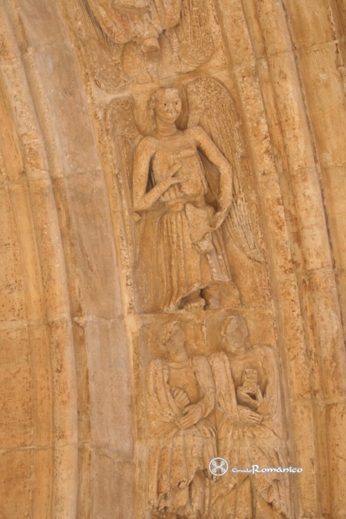 Cifuentes. San Salvador. Ángel con filactelia