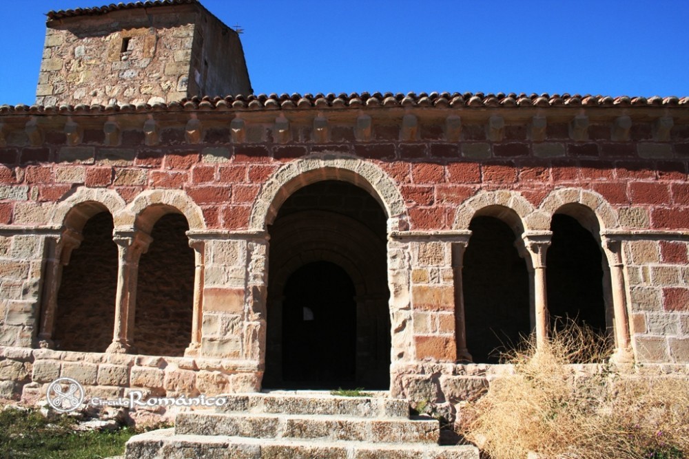 Jodra del Pinar. San Juan Bautista.Galeria porticada