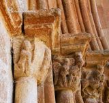Millana. Sto Domingo de Silos.Capiteles del ldo derecho de la portada