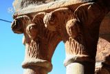 Sauca. Nuestra Sra de la Asuncion.Detalle de dobles capiteles vegetales