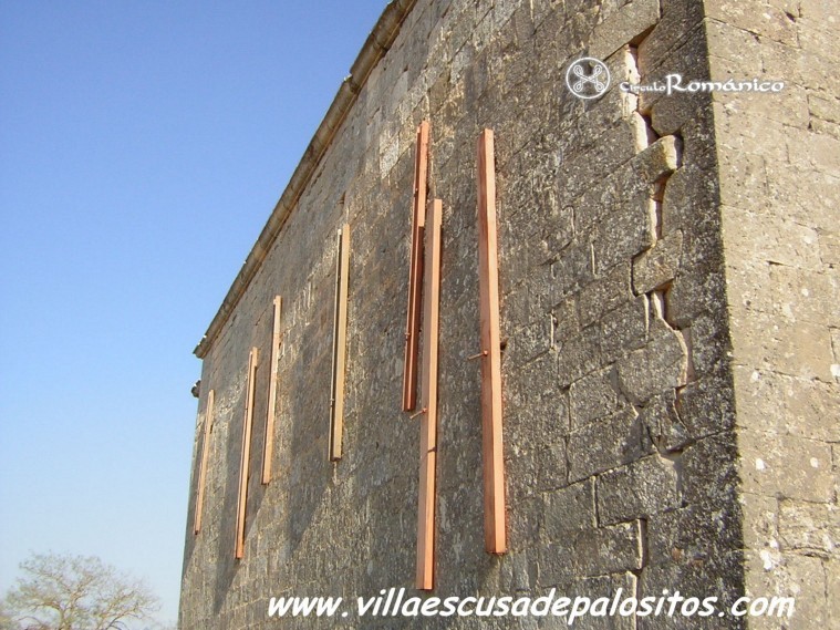 Villaescusa de Palositos. La Asuncion. Muro