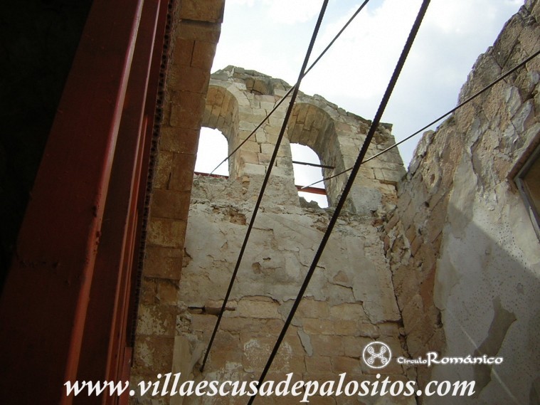 Villaescusa de Palositos. La Asuncion. Interior apuntalado