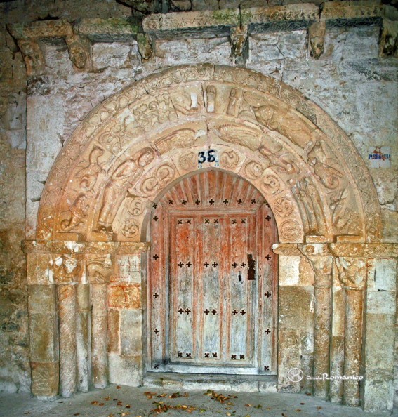 Almendres. San Millán Abad. Portada sur