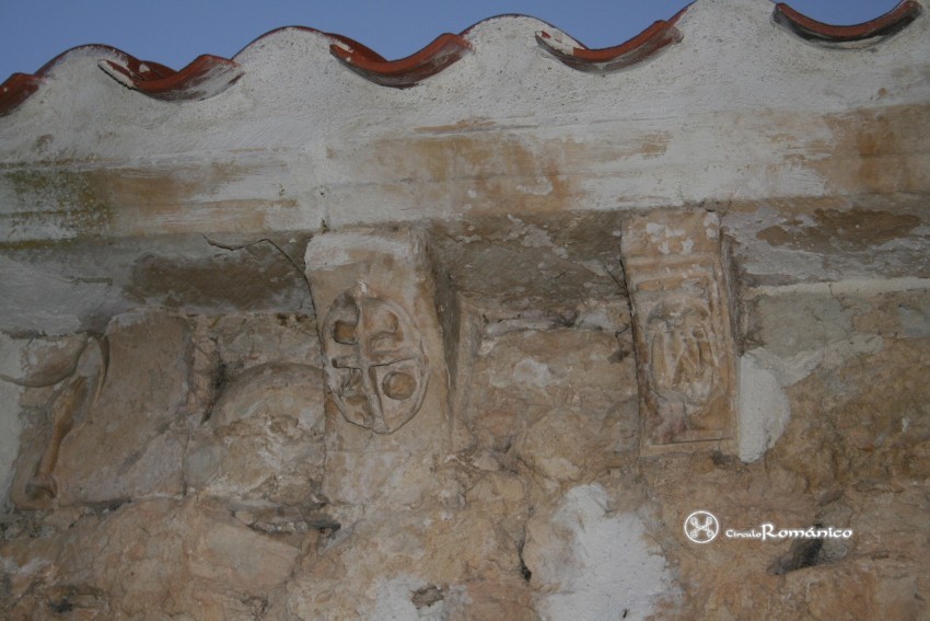 Almendres. San Millán Abad. Canecillos de las naves