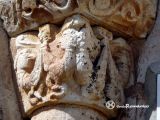 Arenillas de Villadiego. San Martin Obispo. Capitel con grifos enfrentados