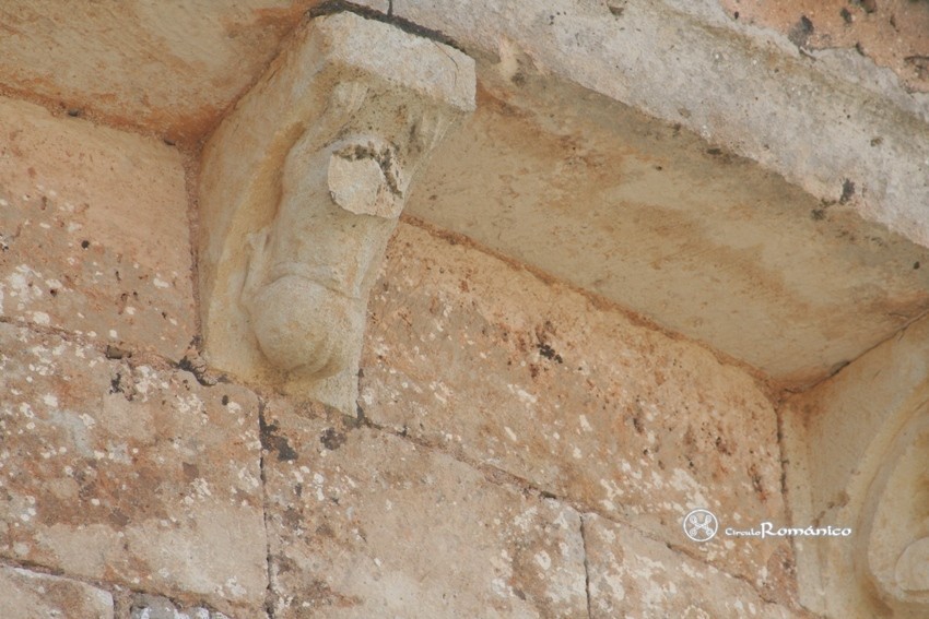 Arenillas de Villadiego. San Martin Obispo. Canecllo con cuadrúpedo tumbado