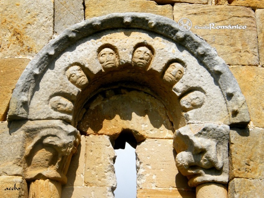 Barcena de Pienza. Nuestra Sra de la Asuncion. Detalle de la arquivolta
