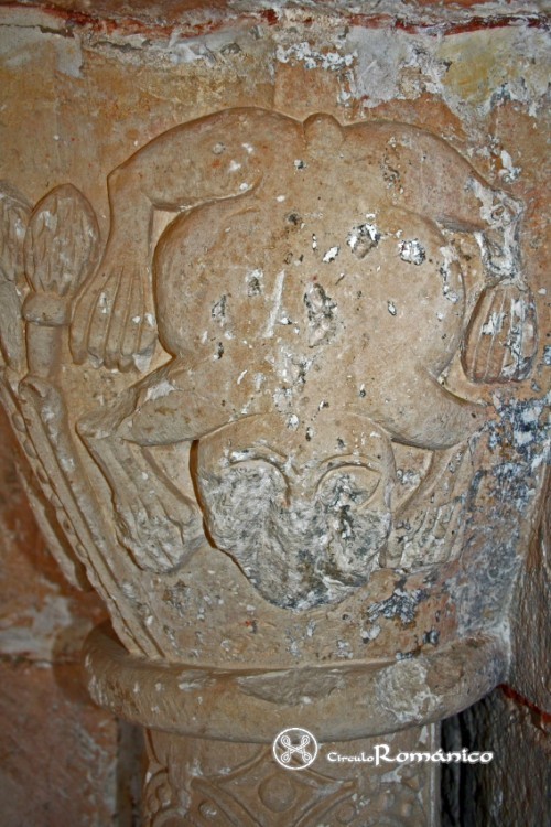 Colina de Losa. Expectacion de Nuestra Señora. Detalle de una rana