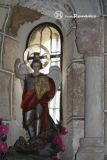 Fuente Urbel. Santa Maria. Vano románico y cabeza humana a modo de capitel