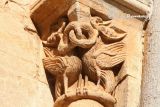 Gredilla de Sedano. San Pedro y San Pablo. Capitel de aves con el cuello entrelazado