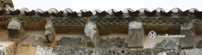 Montorio. San Juan Evangelista. Canecillos lisos, zoomorfo y geométrico